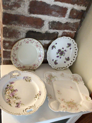Floral porcelain dinnerware set - Image 1 of 7