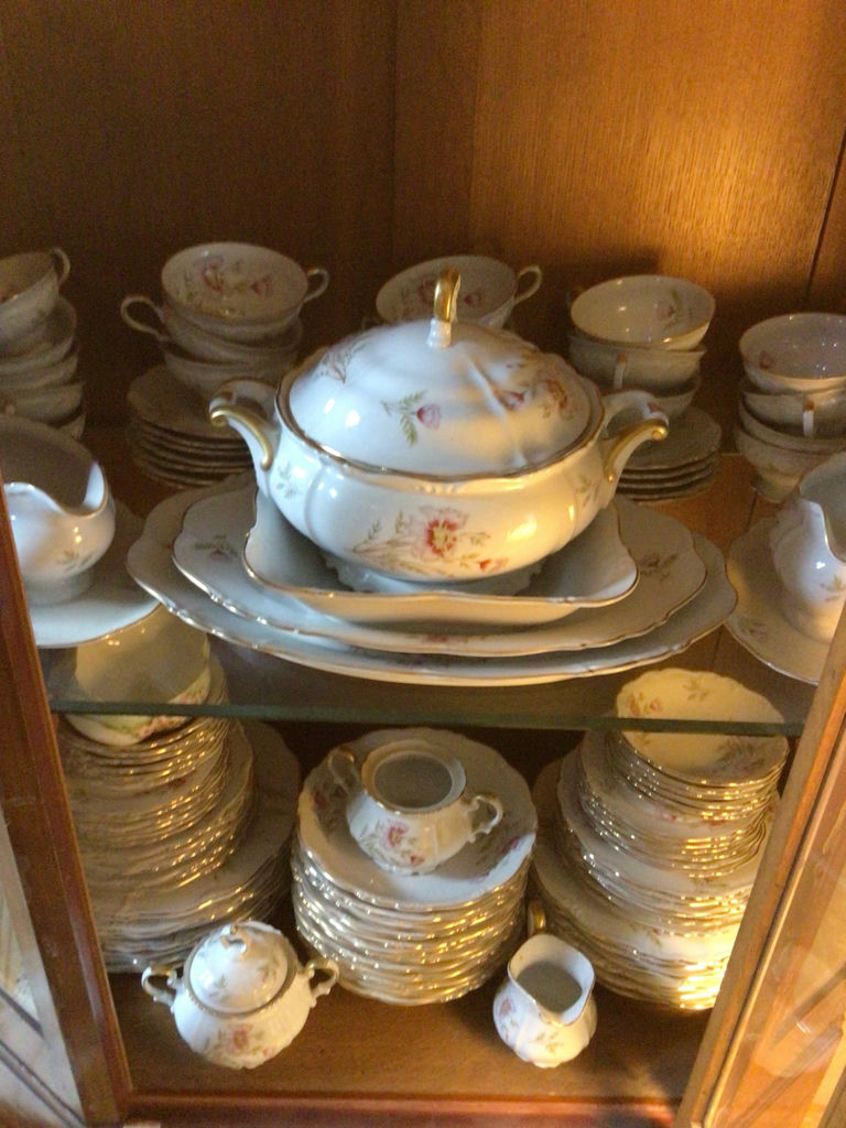 Floral porcelain dinnerware set with tureen - image 1 of 6