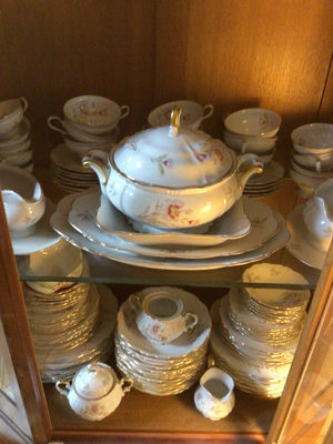 Floral porcelain dinnerware set with tureen - Image 1 of 6