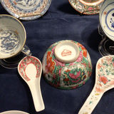 Assorted porcelain bowls, plates, spoons and teacups with Asian motifs - thumbnail 2 of 5