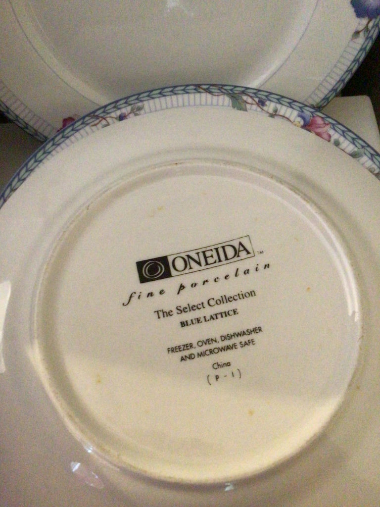 Blue Gibson bowls and Oneida Blue Lattice dinnerware - image 5 of 5