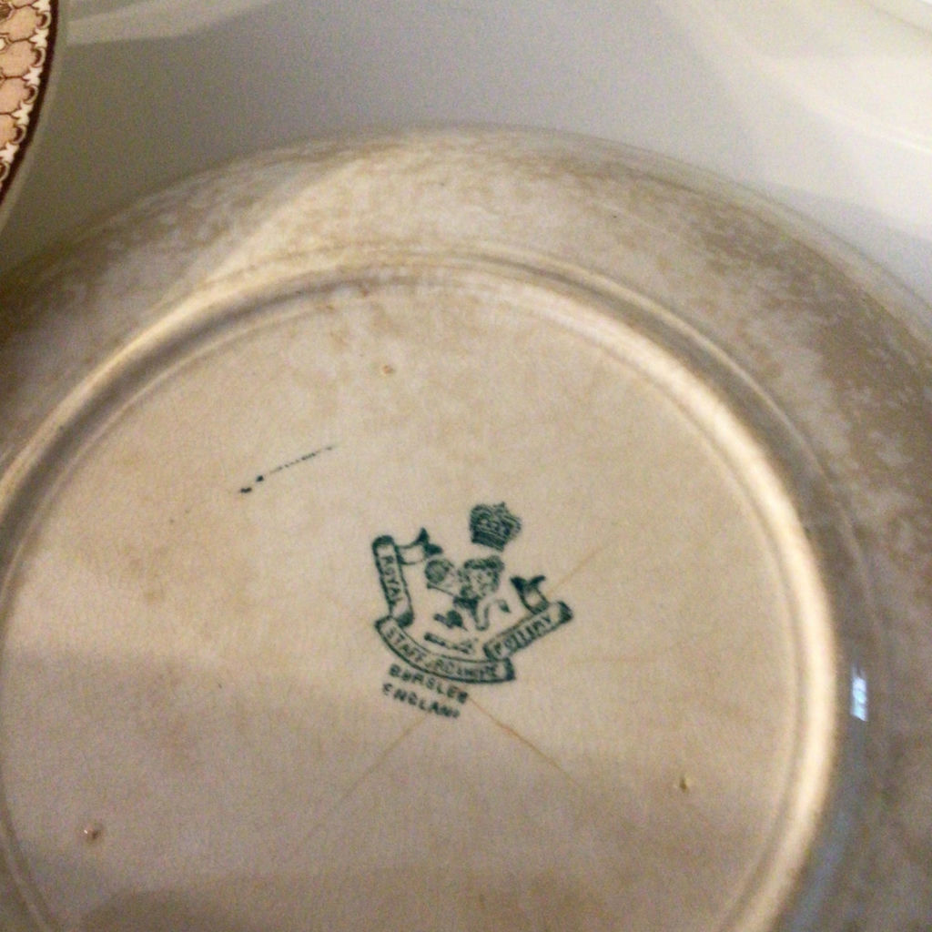 Assorted decorative ceramic plates and bowls - image 4 of 6