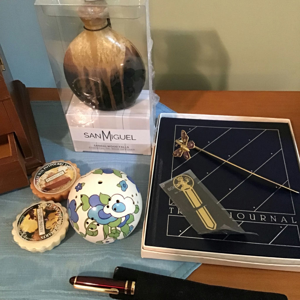 Wooden Jewelry Box and Assorted Decorative Items - image 2 of 3