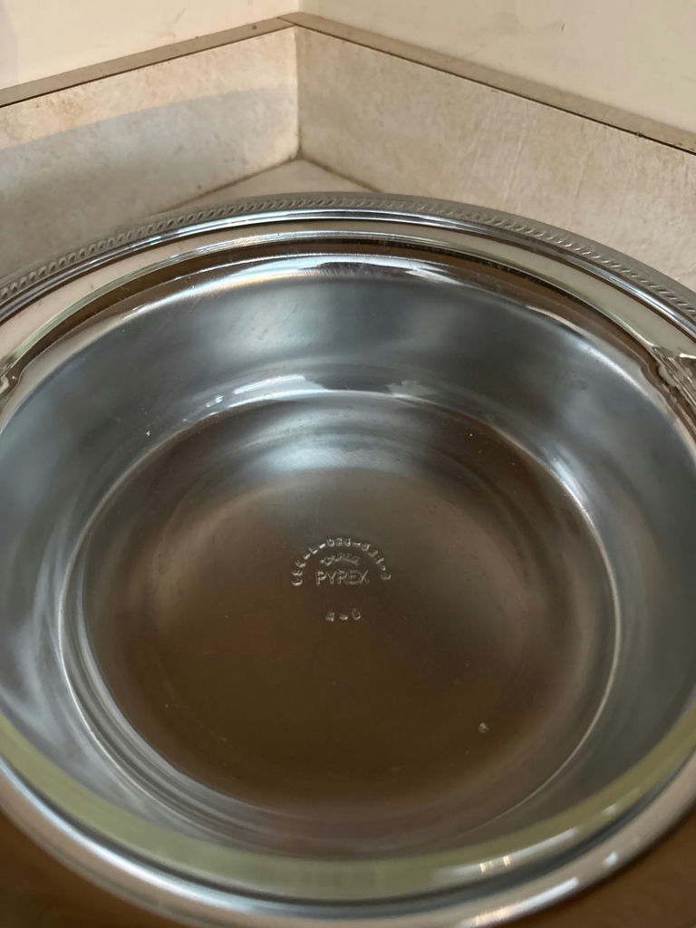 Silver-plated footed tureen with lid and PYREX - image 3 of 4