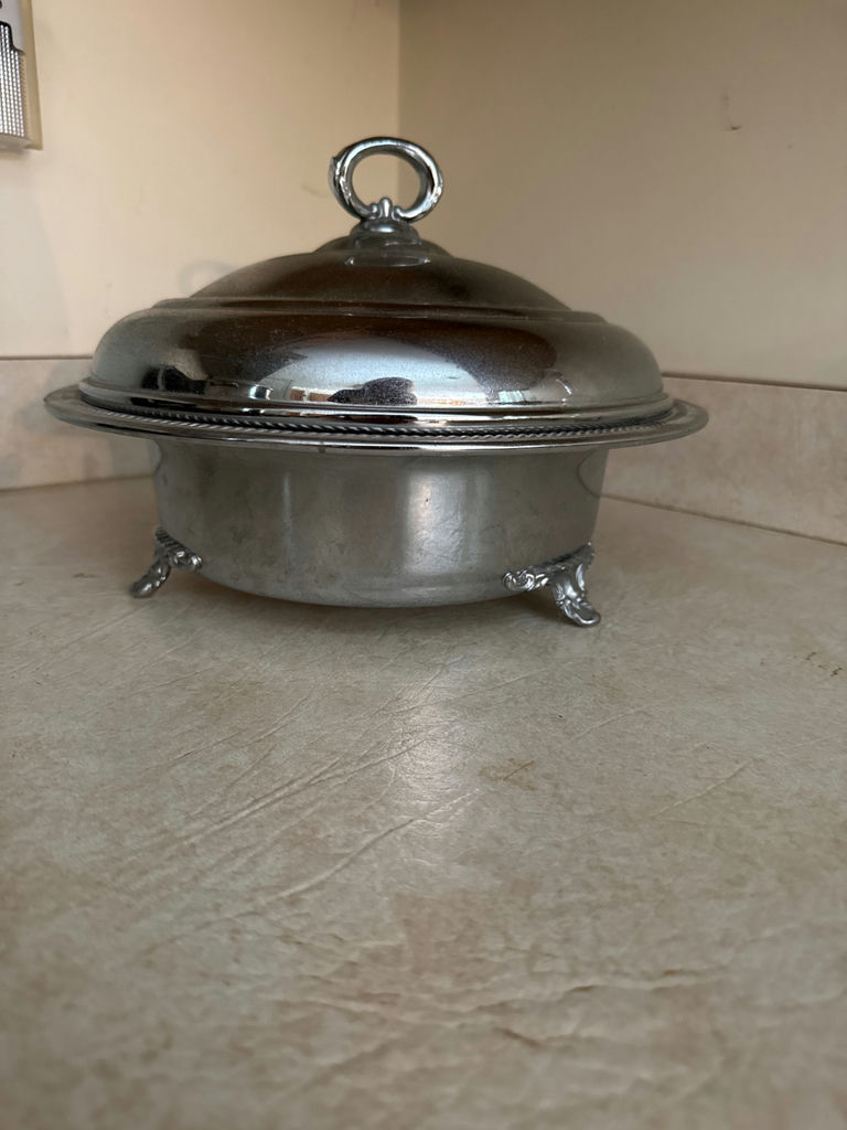 Silver-plated footed tureen with lid and PYREX - image 4 of 4