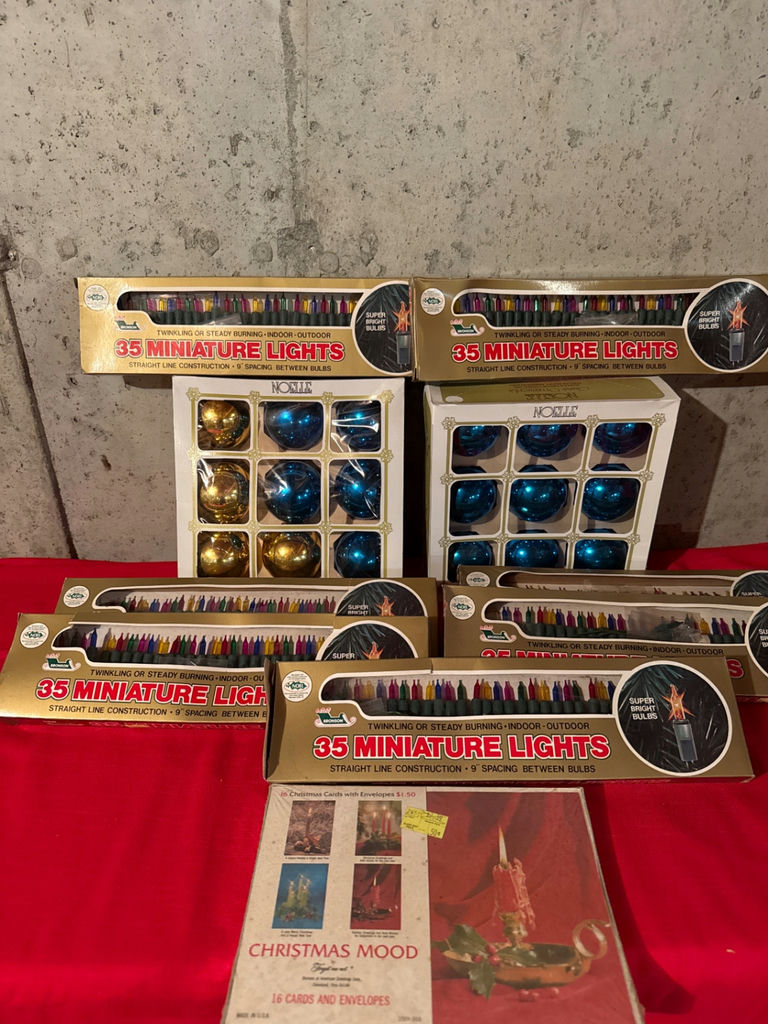 Boxed 35 miniature Christmas lights and Christmas Mood card booklet - image 2 of 5