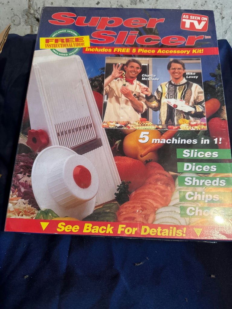 Super Slicer kitchen slicer kit and metal cutlery set - image 3 of 4