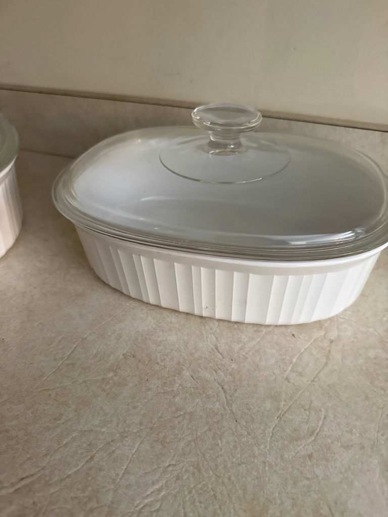 3 Ceramic casserole dishes with glass lids - image 3 of 5