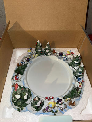 Winter village decorative plate - Image 1 of 3