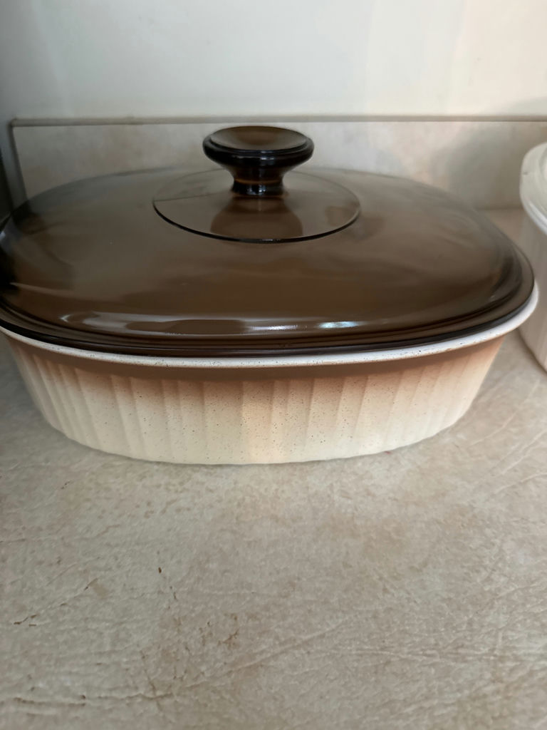 3 Ceramic casserole dishes with glass lids - image 4 of 5