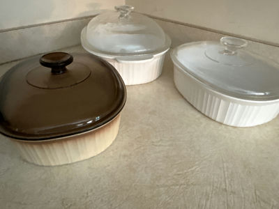 3 Ceramic casserole dishes with glass lids - Image 1 of 5