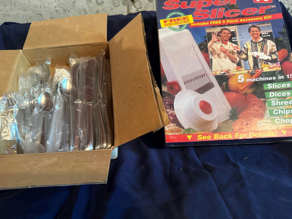 Super Slicer kitchen slicer kit and metal cutlery set - image 2 of 4
