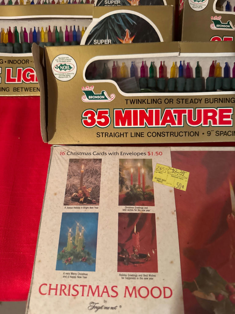 Boxed 35 miniature Christmas lights and Christmas Mood card booklet - image 5 of 5