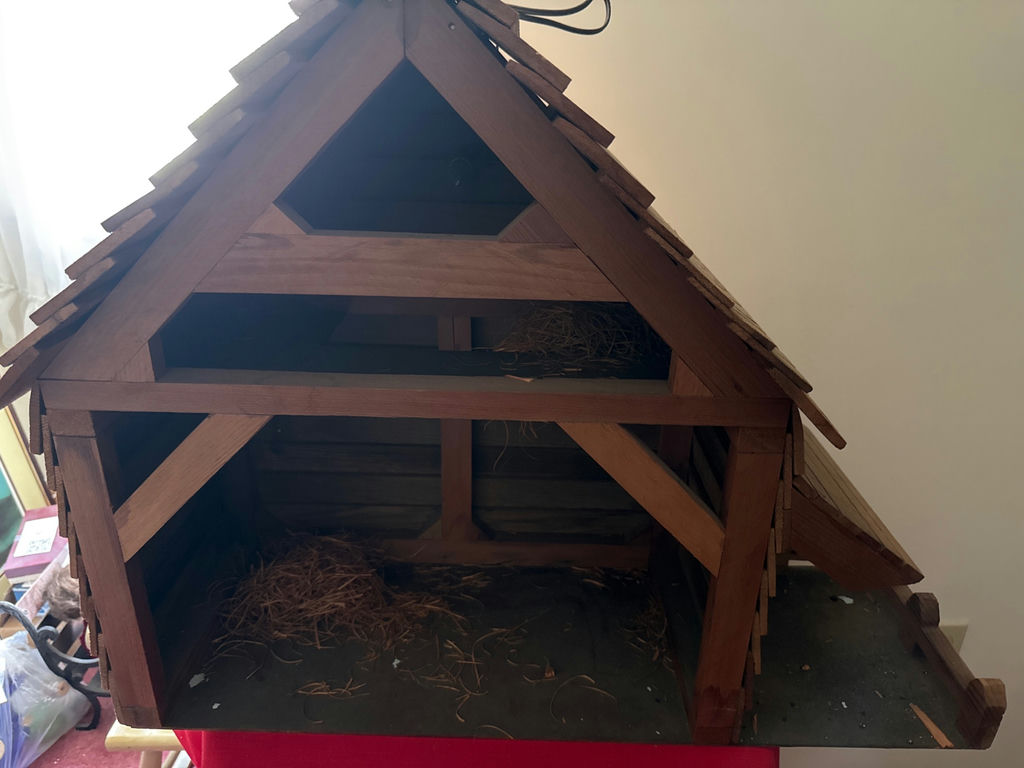 Wooden light up creche’ with straw nesting material - image 1 of 4