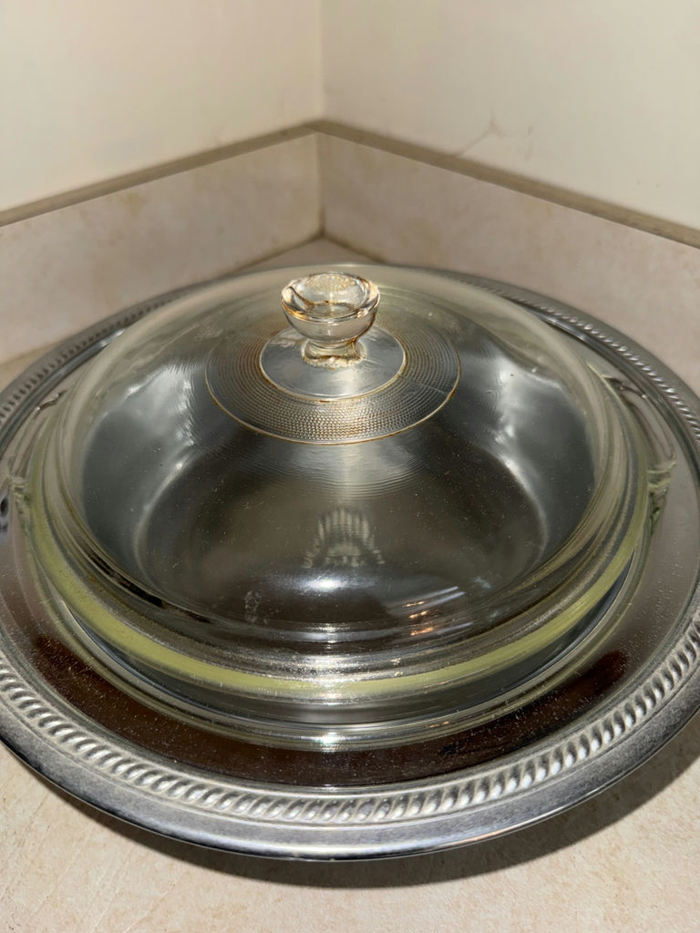 Silver-plated footed tureen with lid and PYREX - image 2 of 4