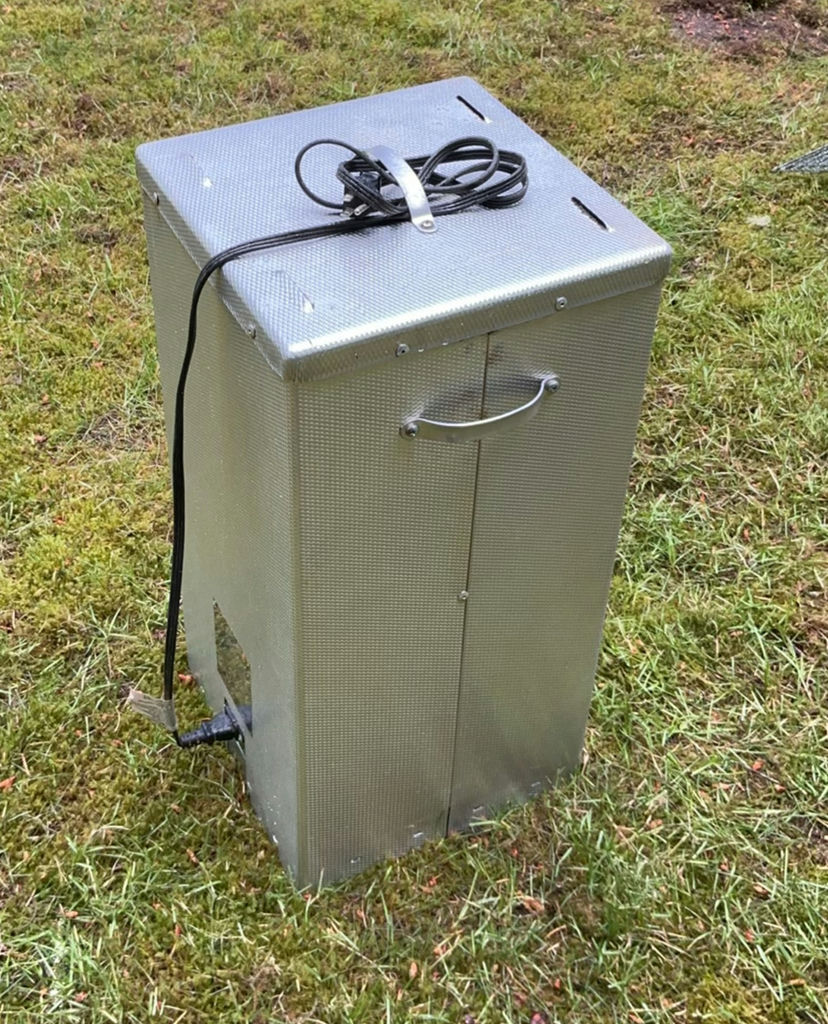 Little Chief Electric Smokehouse with Mesquite Chips and Grill Rack - image 3 of 4