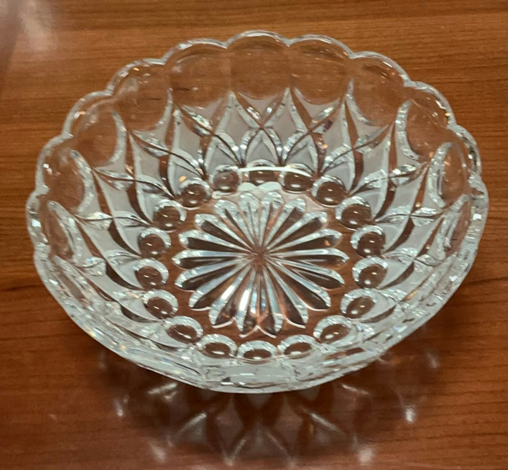Crystal glassware: champagne flutes and a cut-glass bowl - image 5 of 5