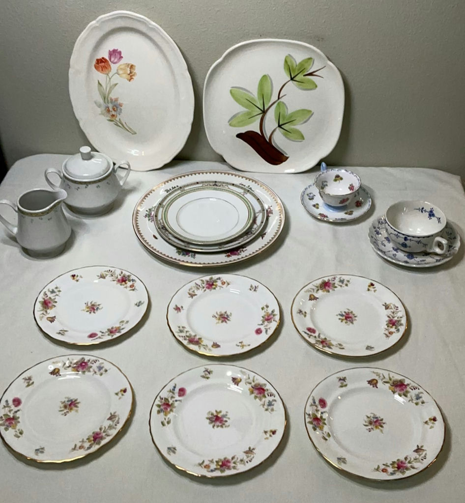 Floral porcelain dinnerware and teaware set - image 1 of 8