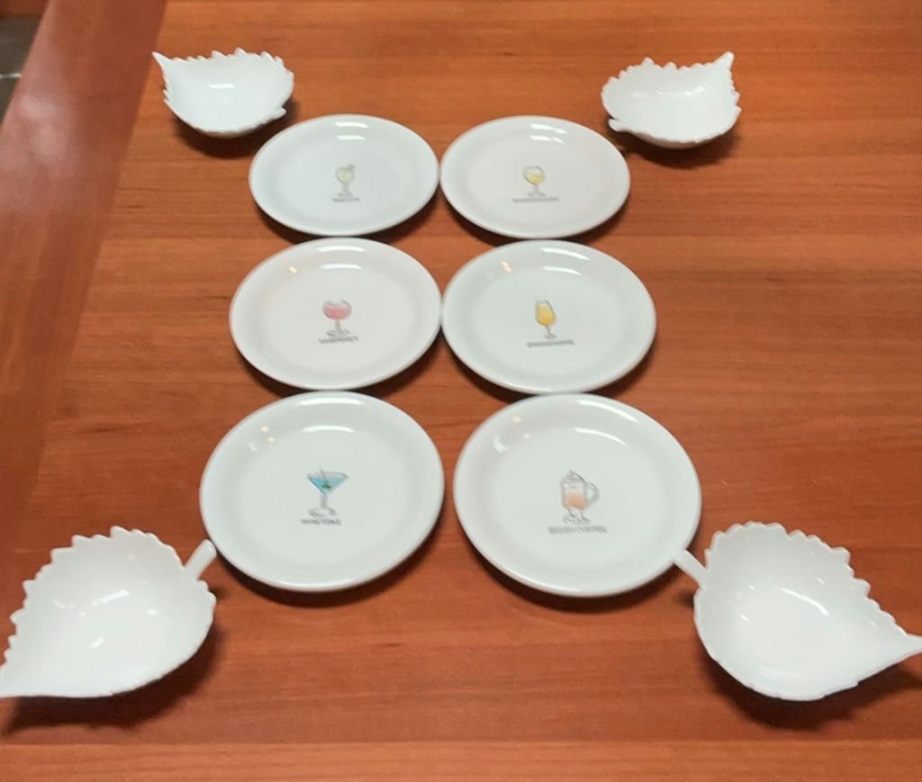 Kitchenware collection: drink-illustrated plates, leaf bowls, bakeware and utensils - image 1 of 11