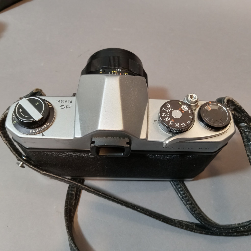 Vintage Pentax & Minolta SLR Cameras - image 3 of 24