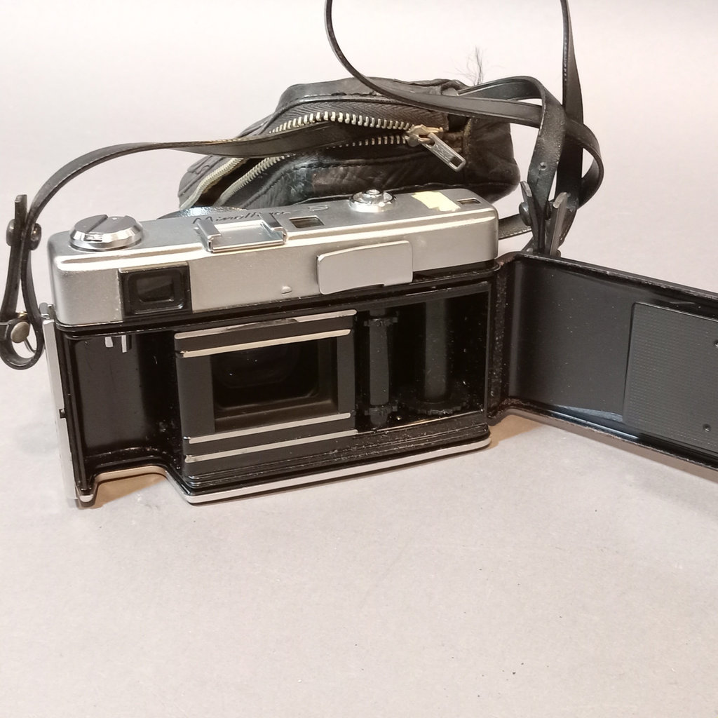 Vintage Pentax & Minolta SLR Cameras - image 17 of 24