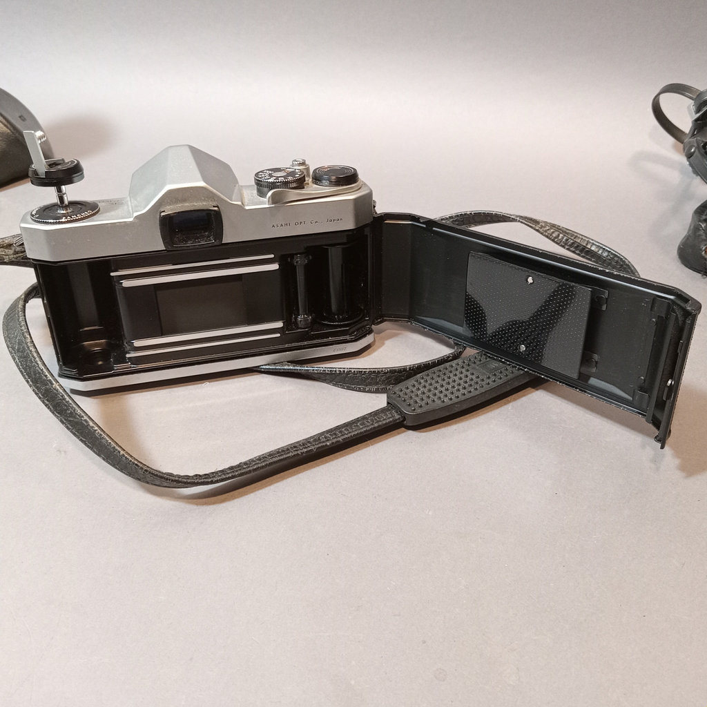 Vintage Pentax & Minolta SLR Cameras - image 5 of 24