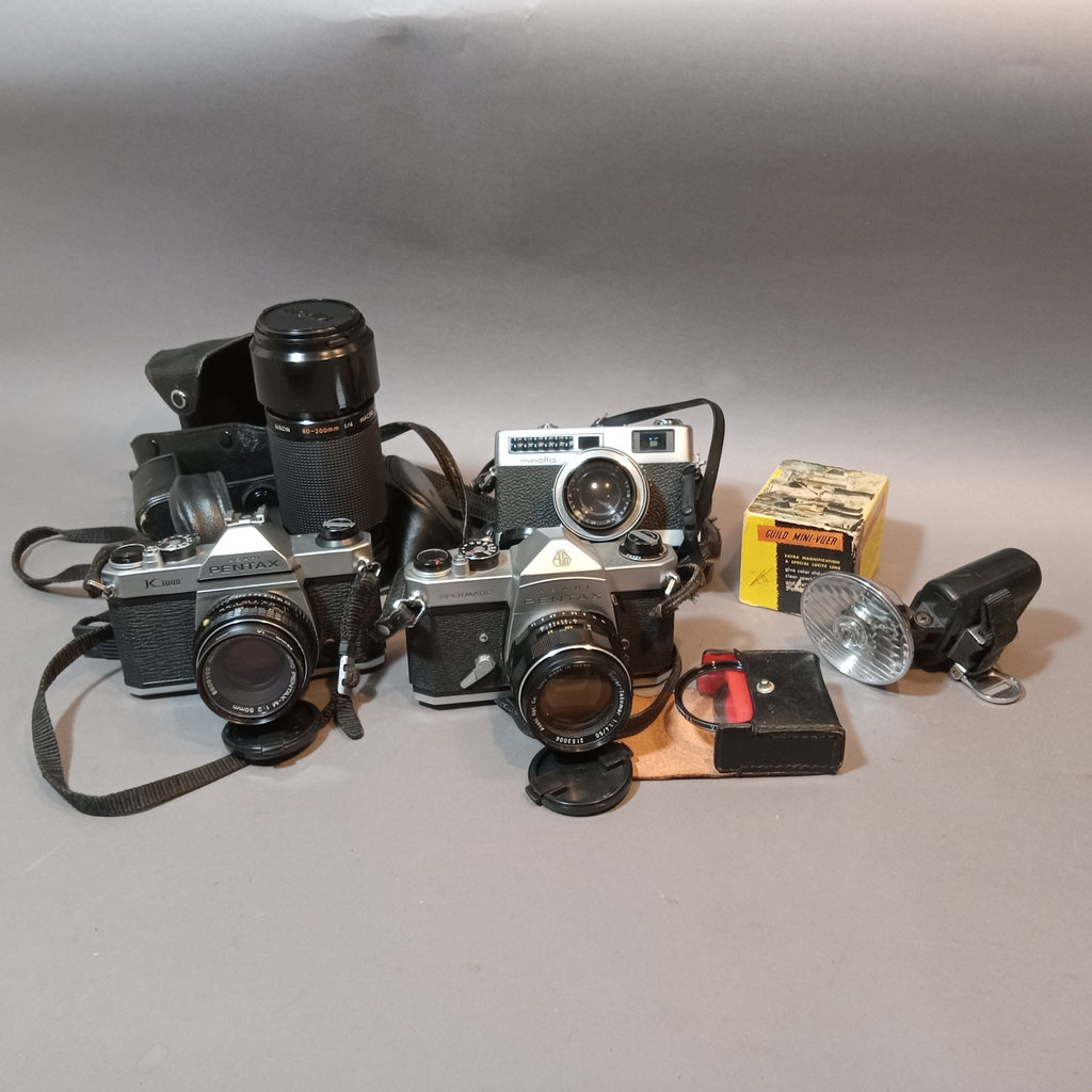 Vintage Pentax & Minolta SLR Cameras - image 1 of 24