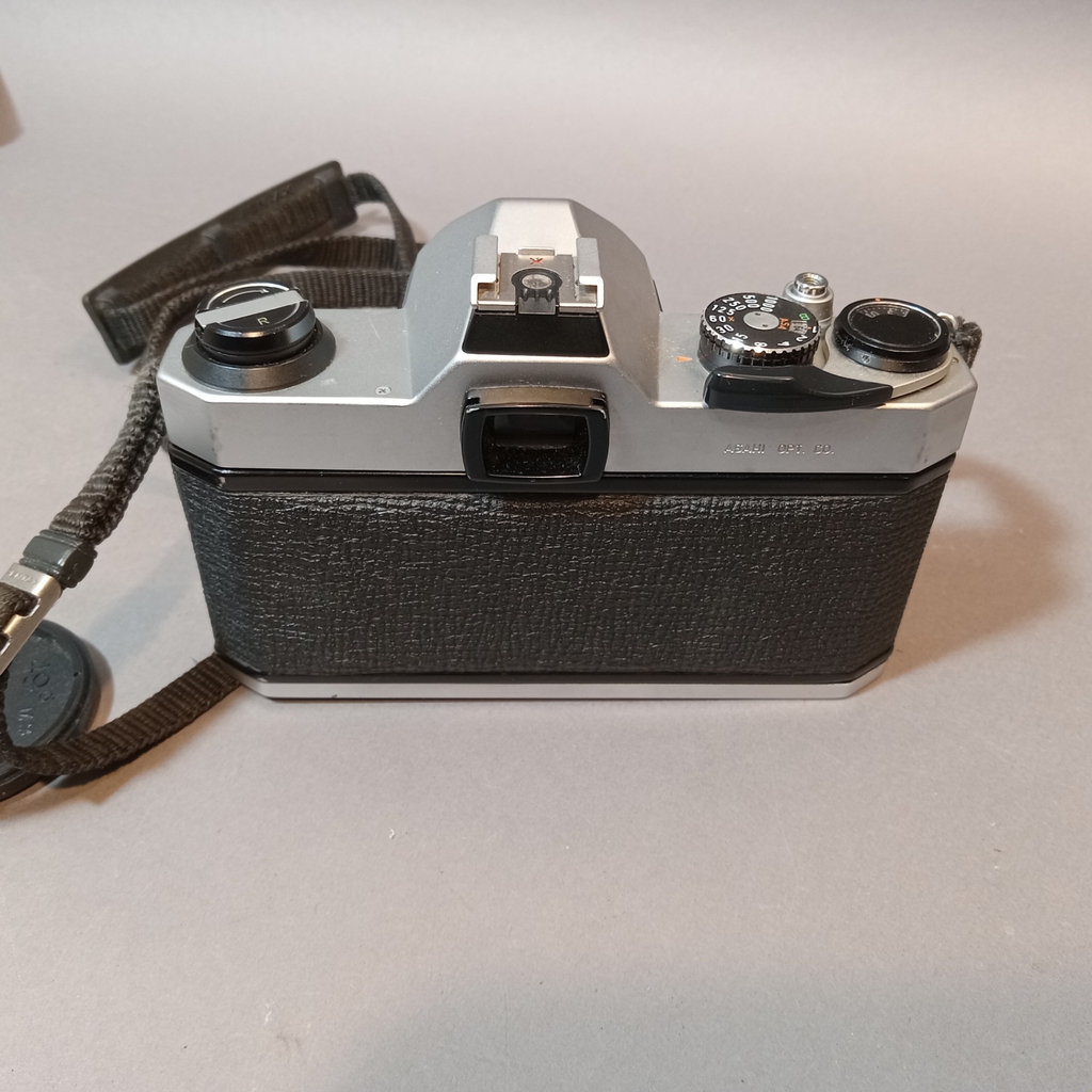 Vintage Pentax & Minolta SLR Cameras - image 9 of 24