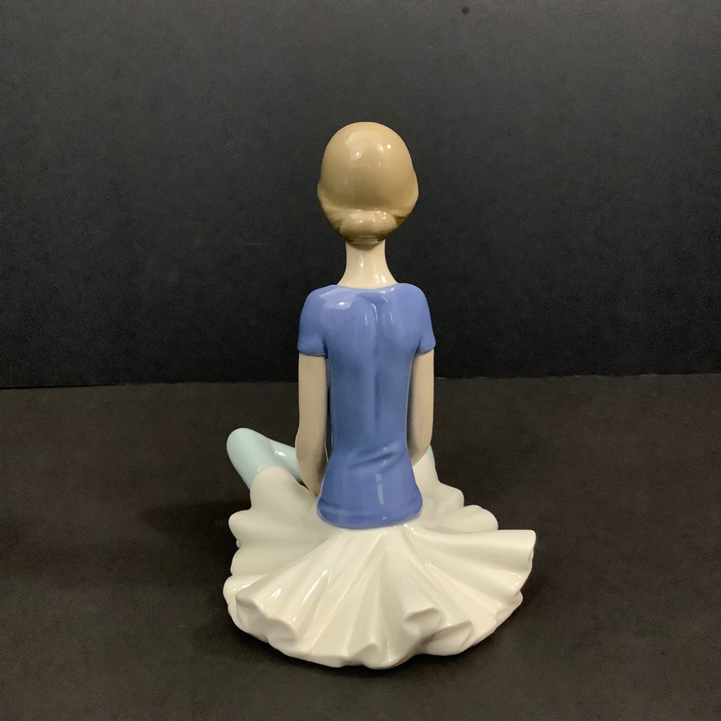 Lladro Beth Ballerina Figurine - image 2 of 5
