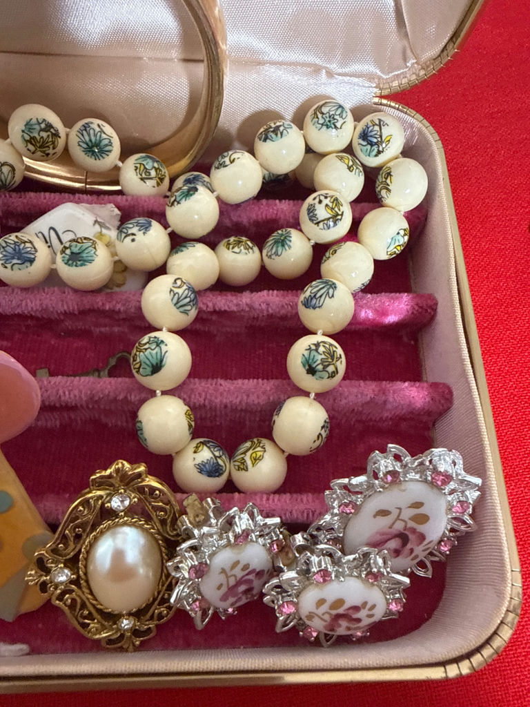 Assorted Vintage Costume Jewelry and Accessories - image 3 of 3