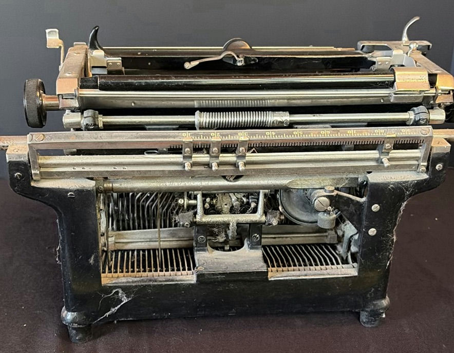 Vintage Underwood Typewriter - image 10 of 12