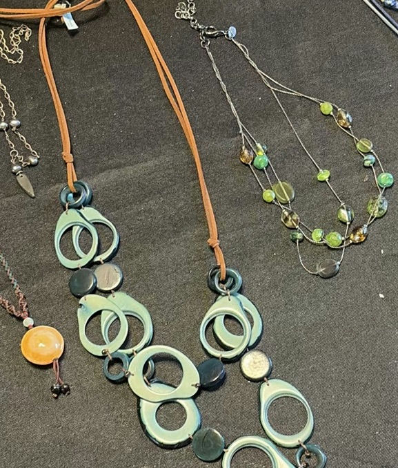 Assorted beaded necklaces and pendants - image 9 of 12