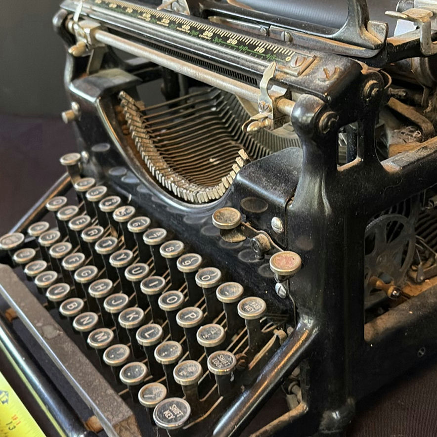 Vintage Underwood Typewriter - image 8 of 12