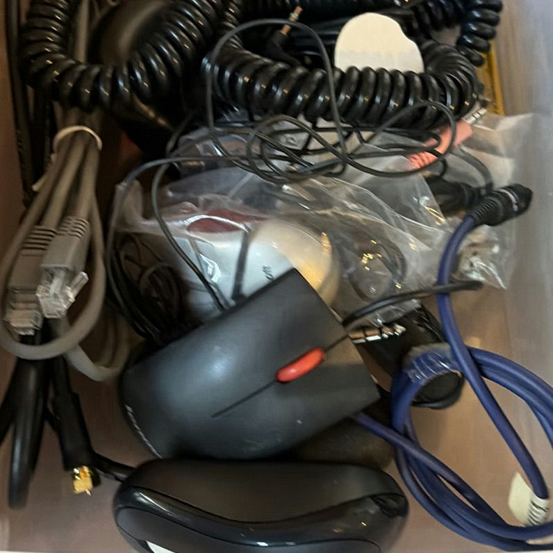 Camera accessories and gear (filters, straps, cables, mounts) - image 2 of 17
