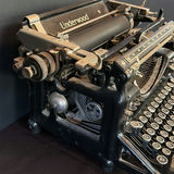 Vintage Underwood Typewriter - thumbnail 5 of 12