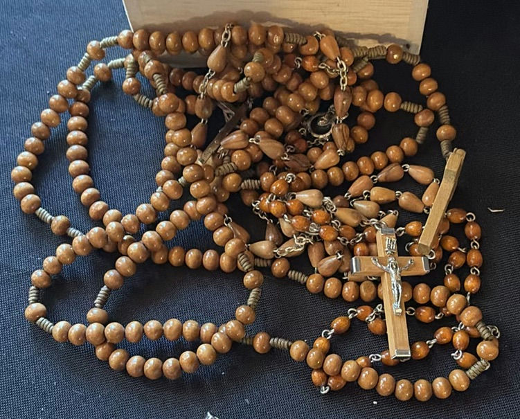 Assorted religious bead jewelry (rosaries and crucifix necklaces) with ceramic items - image 4 of 13