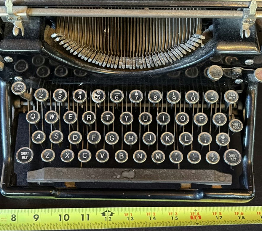 Vintage Underwood Typewriter - image 2 of 12