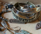 Assorted jewelry collection: bracelets, earrings, beads and trinkets - thumbnail 7 of 17