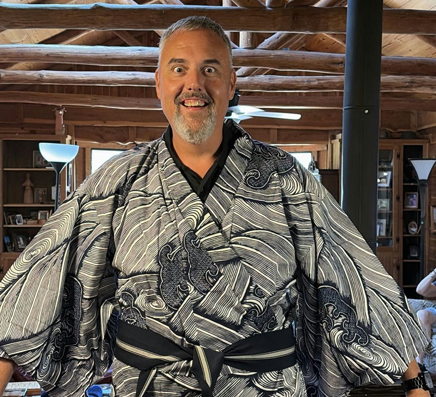 Kimono-style robe with obi belt and folded dashiki garment - image 4 of 7