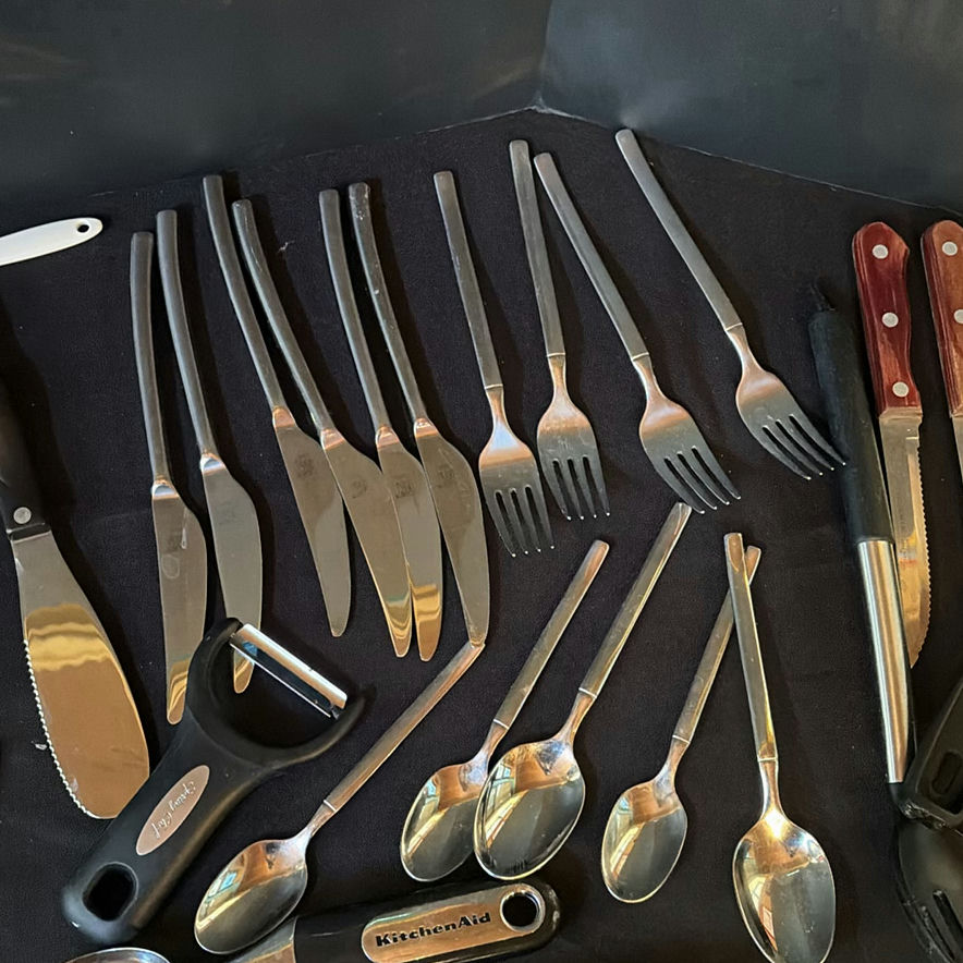 Assorted kitchen utensils and cutlery set - image 7 of 12