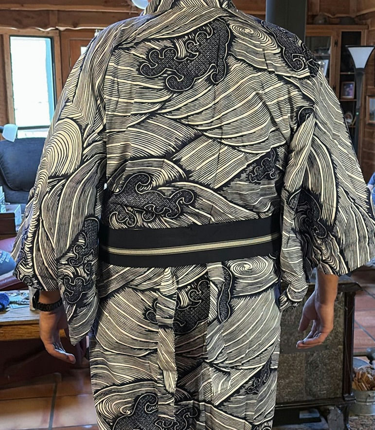 Kimono-style robe with obi belt and folded dashiki garment - image 5 of 7