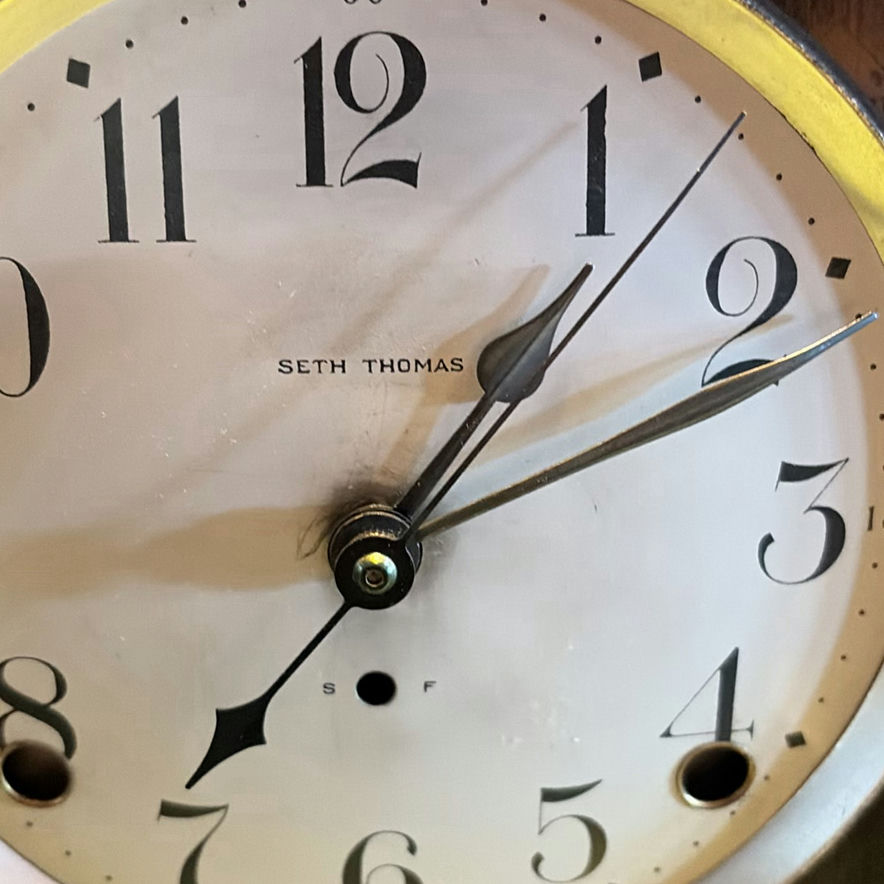 Seth Thomas mantel clock in wooden arch-top case - image 4 of 9