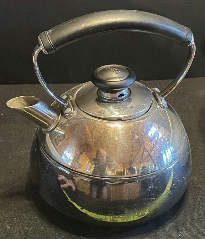 Cream ceramic bowl with blue bands, a black tea kettle, and a cream ceramic tub with wire handle - image 5 of 9