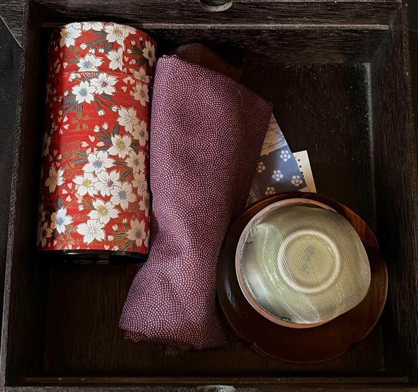 Ceramic teapot set, large glaze plate, wooden leaf vessel, and patterned fabrics - image 7 of 7