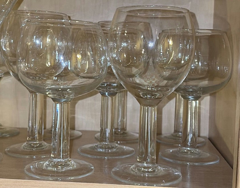 Assorted wine glasses and cocktail coupe glasses - image 2 of 6