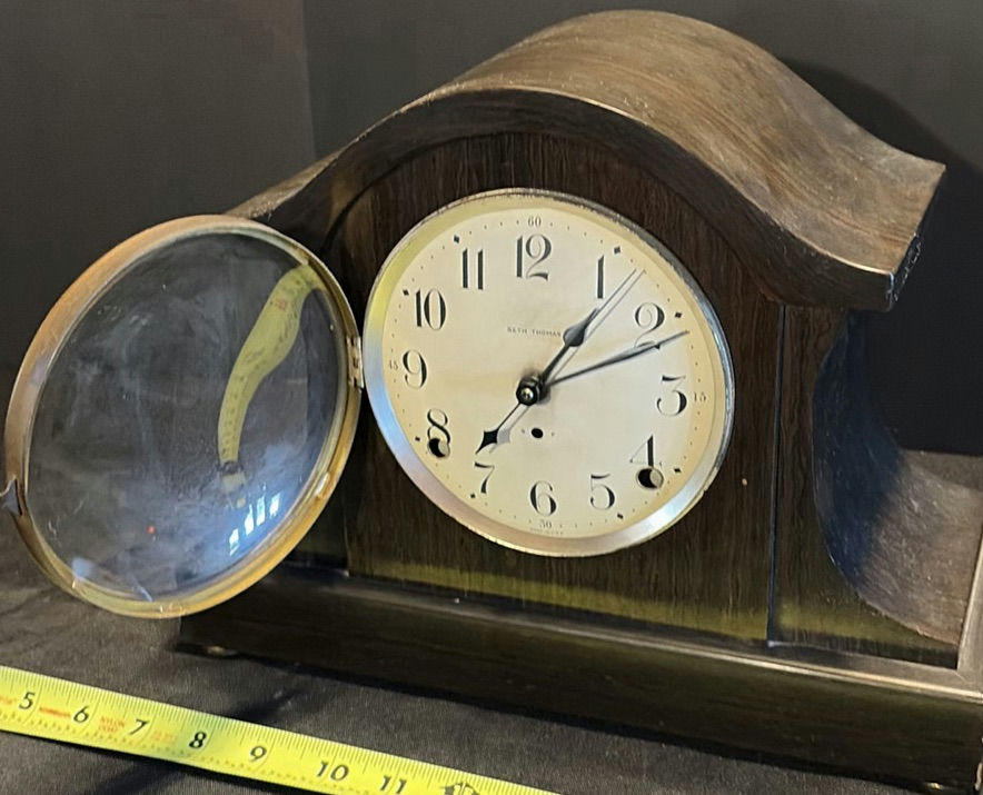 Seth Thomas mantel clock in wooden arch-top case - image 3 of 9