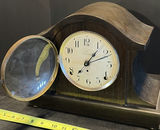 Seth Thomas mantel clock in wooden arch-top case - thumbnail 3 of 9