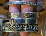 Assorted jewelry collection: bracelets, earrings, beads and trinkets - thumbnail 16 of 17
