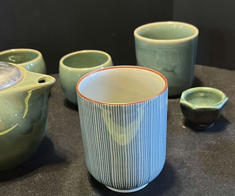 Assorted glazed ceramic dishware set - image 10 of 15