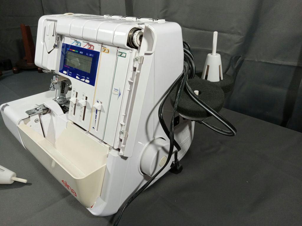 Elna 925 Serger Sewing Machine - image 4 of 9